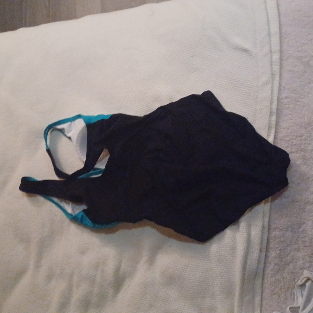 One piece - Picture 3 of 3